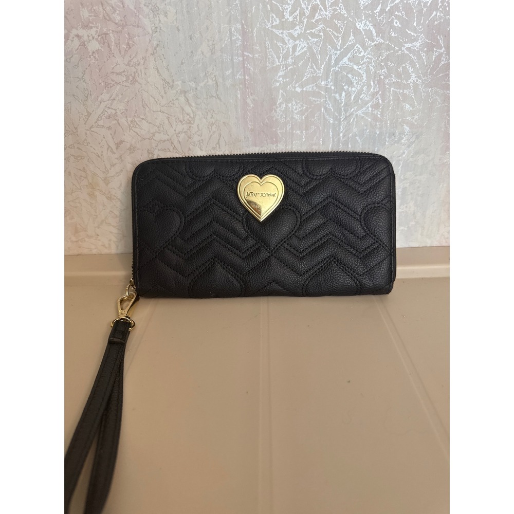 Betsey Johnson Black Quilted Heart Wristlet Wallet Gold Tone Hardware